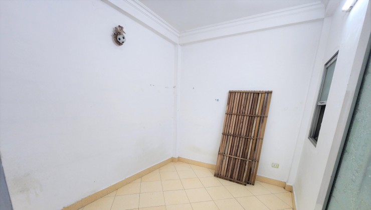 CHO THUÊ NHÀ NGUYÊN CĂN NGÕ 111 GIÁP BÁT, 4 TẦNG, 40M2, 4 NGỦ, 10.5 TRIỆU - Ở GĐ, NHÓM
